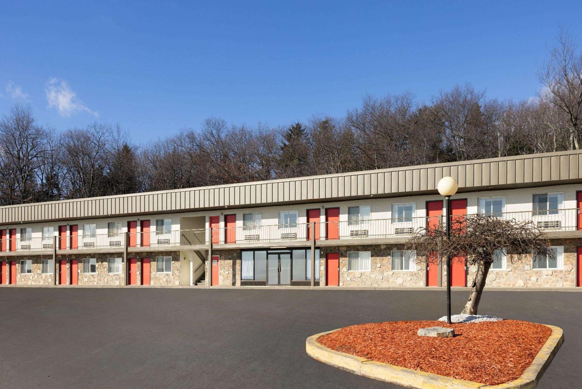 Super 8 By Wyndham Hazleton Motel Kültér fotó